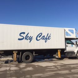 Le personnel de cuisine de Sky Café adhère à l’AIM