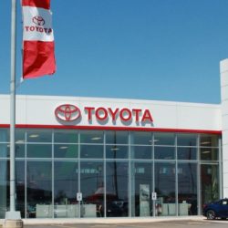 Les membres chez Northside Toyota signent leur première convention collective