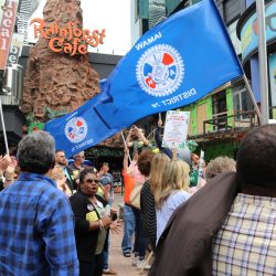 IAM bolsters the picket line of striking Rainforest Café workers!