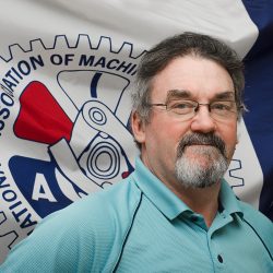 Gord Falconer, chef du personnel de l'AIM au Canada, prend sa retraite