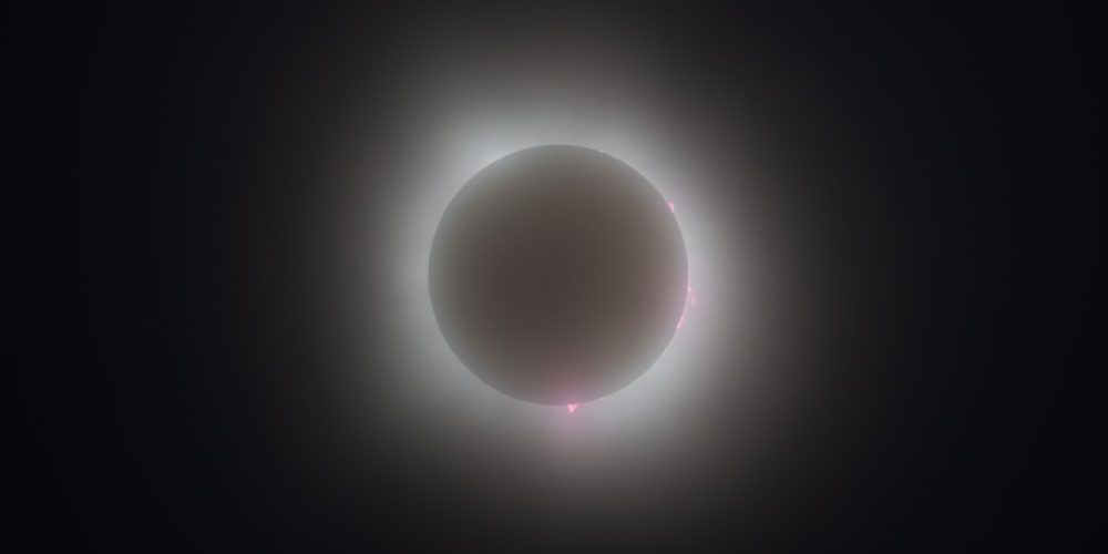 Lorne Rueckwald, membre du LL1542, photographie l'éclipse solaire.