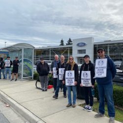 Lock-out de l'action de grâce : Les travailleurs de West Coast Ford Lincoln en lock-out dans le cadre d'un conflit de travail