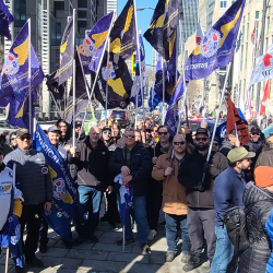 Les membres du syndicat de l’IAM manifestent contre le projet de loi 89