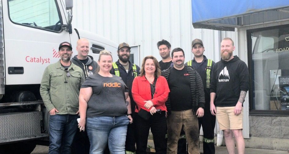 Les membres de la section locale 1857 accueillent la présidente du CTC, Bea Bruske