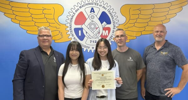 Béatrice Richer reçoit la bourse d'études du syndicat de l’IAM pour poursuivre une carrière en physique