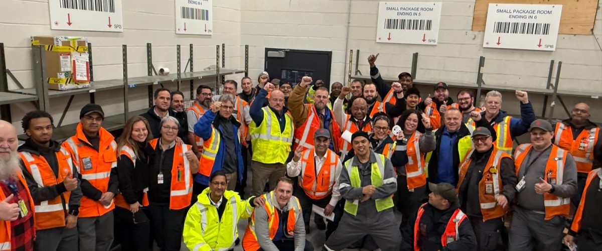 Les dirigeants de l’IAM rencontrent les membres d’Air Canada à Pearson