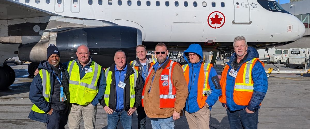Les dirigeants de l’IAM rencontrent les membres d’Air Canada à Pearson